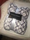 886511978256 Luxury Home Soft Fuzzy Sherpa Throw White Grey