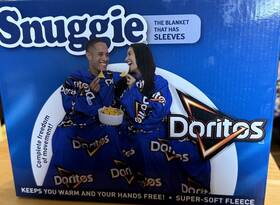 Allstar Innovations 740275301357 Snuggie Cool Ranch Doritos 71 Inch X54 Wearable Blanket With Sleeves Brand New