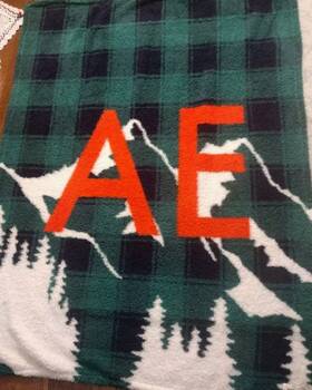 American Eagle Outfitters 400377963647 Green Plaid Fleece Winter Throw Blanket