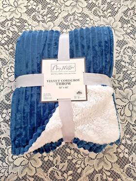 Amy Miller 748279201406 Home White Label Collection Velvet Corduroy Throw 50 Inch X 60 New