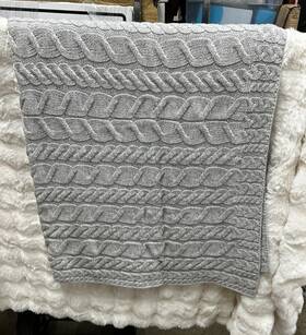 B927790 Aran Woollen Mills Throw Blanket Gray Irish Cable Knit Supersoft Merino Wool