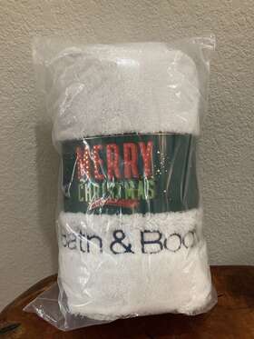 Bath & Body Works 667556234381 And Coziest Throw Blanket 50 X 60 Inches New In Sealed Plastic