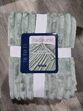 Bedsure 840477898805 Full/queen Plush Blanket Green New With Tags