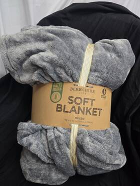 1600819 Berkshire Life Gray Soft Blanket Queen Size 98 Inch X 92 New Repack See Photos