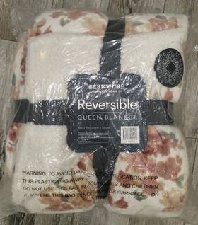 Berkshire 198062163969 Blanmet And Home Co. Reversible Queen Blanket - Coral Floral 94ftx90ft Nwt