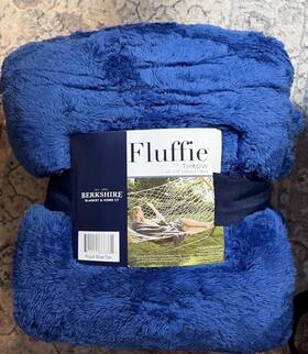 Berkshire 791551866435 Fluffie Blue Soft Throw Blanket 60x70 New With Tags