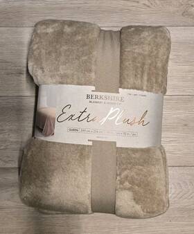 Berkshire Blanket 791551667940 Extra Plush King Beige 112x92 Okeo-tex 100 Medium Weight