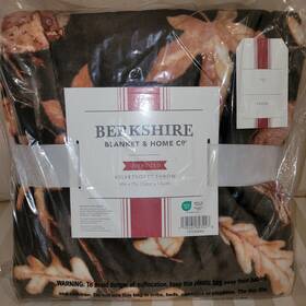 Berkshire Blanket & Home Co. 198062893248 Oversized Velvetsoft 60in X70in Printed Plush Chickadee Throw -sealed