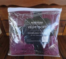 Bn62771 Berkshire Blanket & Home Co. Velvetsoft Supreme Oversized Throw Berry 60x80 Plush Soft New