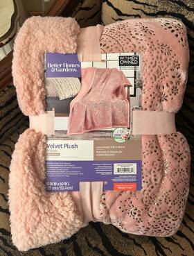 Better Homes & Gardens 801418201870 And Velvet Plush Throw Pink Metallic Sherpa 50x60 Nwt Soft