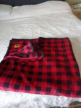 Big Blanket Co 850005496298 Original Stretch Red Plaid Extra Large 100 Squar