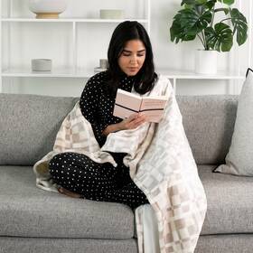 C775 Brookstone 042075656072 Cozy Plush Heated Throw Blanket 50 Inch X 60 Beige Chic Plaid #c775
