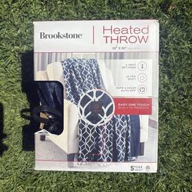 Bkhsht50x60 Brookstone Heated Throw 50 Inch X60 Blue/white Geometric Remote Auto-off