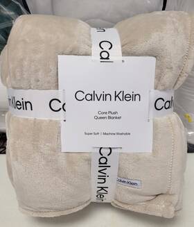 Calvin Klein 883893873773 Core Plush Solid Blanket Queen Light Beige
