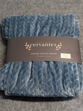 Rn-11943 Cervantes Luxury Velvet Throw Oversize 50 X 60 In / 127 152 Cm New