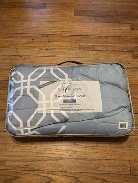 Charisma 843503104604 Down Alternative Blanket Queen Size Blue And White Reversible New With Tag