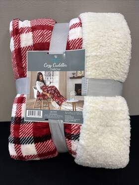 Comfort Bay 847975077145 Cozy Cuddler Red White Black Throw 50 Inch X 60 With A 14 Pocket For Your Feet