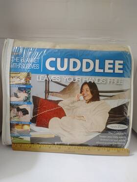 Cuddlee 674986009472 The Blanket With Sleeves Soft Fleece Robe Keeps You Cozy Warm Hands Free Cuddlee 674986009472 The Blanket With Sleeves Soft Fleece Robe Keeps You Cozy Warm Hands Free