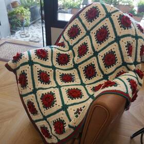 Czqlww 722794921742 Crochet Granny Throw Blanket Red White Floral Soft Warm Home Decor 55x40 Inch