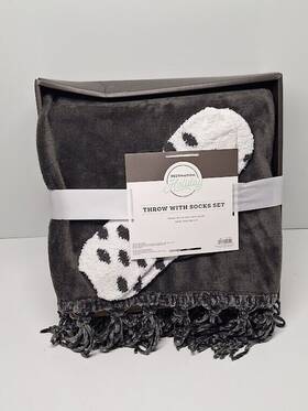 Destination Holiday 041220599509 New Throw Blanket With Socks Set Size 50x60 Dark Gray Color