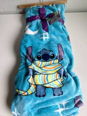 Disney 032281131173 Stitch Bundled Up In Striped Scarf Soft Plush Throw Blanket 60 X 70 Inch New