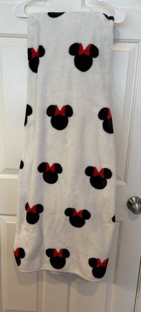 Disney 032281183660 Minnie Mouse Plush Throw Blanket White Black Red Standard 50 Inch X70