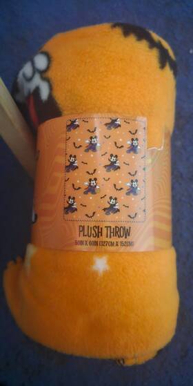 Disney 032281810214 Halloween Plush Throw Blanket 50in X 60in New Mickey Mouse With Bats