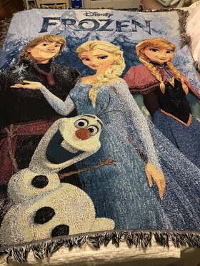 Disney 087918217690 S Frozen Woven Tapestry Large Throw Excellent Condition