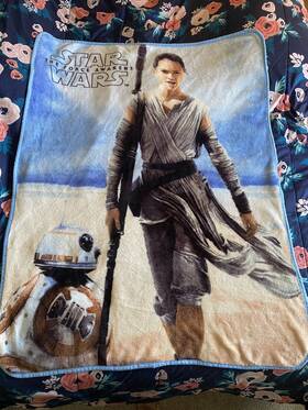 Disney 190604015163 Star Wars The Force Awakens Silky Soft Fleece Throw Blanket 40 Inch X 50 Rey