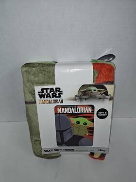 Disney 190604276236 Star Wars The Mandalorian Silky Soft Throw Blanket Size 40in X 50in New
