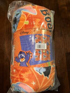 Disney 190604878737 Stitch Halloween Plush Throw 50 Inch X70 Nwt Trick Or Treat