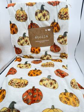 Etoile 197900339771 Fall Pumpkin 60x70 Plush Throw Blanket