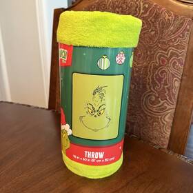 877875 Franco 73558 2025 Dr. Seuss The Grinch Face Throw Blanket Christmas Holiday 46 Inch X 60 Nwt