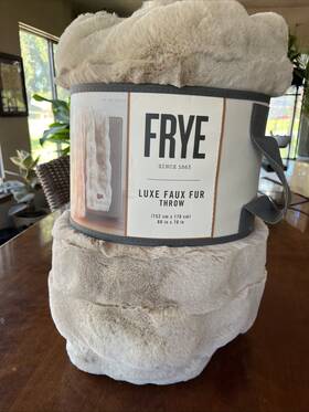 Frye 783048248916 Beautiful Luxe Faux Fur Throw Blanket Reversible Brown 60 Inch X 70 New Beige