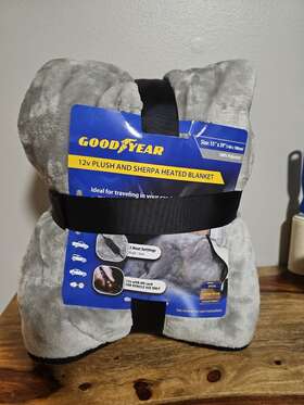 Gy4038 Goodyear Automotive 12v Heated Car Blanket Reversible Plush/sherpa 55 Inch X 39 Nwt