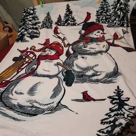 Prs1039 Hallmark Christmas In Evergreen Sledding Snowmen And Cardinals Fleece Blanket