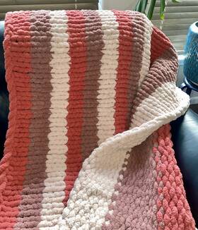 Handmade 057355336469 Bernat Blanket Super Soft 42x52