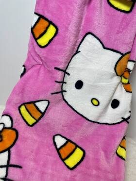 Hello Kitty 032281130923 Pink Halloween Candy Corn Plush Throw Blanket 60 X 70 Nwt