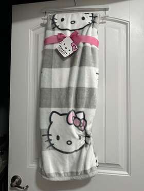 Hello Kitty 032281153991 New With Tag Super Soft Throw Blanket Gray And White 50 Inch X 70