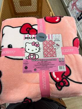 Hello Kitty 032281787981 Cherries/bows Valentines Plush Throw Blanket Twin Size 60 X 90 Inch Nwt