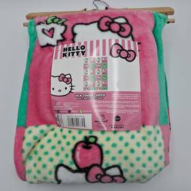 Hello Kitty 190604927725 Silk Touch Throw 50x70in Apple Boxes Pink Green