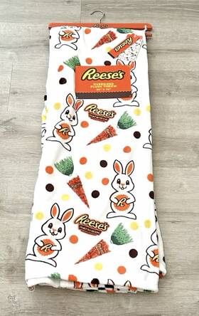 Hersheys 194382262887 Reese S Easter Chocolate Plush Throw 50 Inch X 70 Soft White Blanket