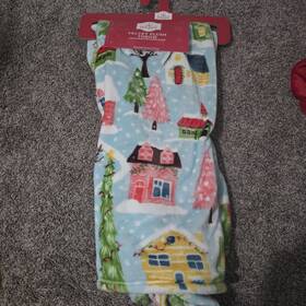 Holiday Time 190714472153 Super Soft Plush Throw Christmas House / Multi - 50 Inch X60 New