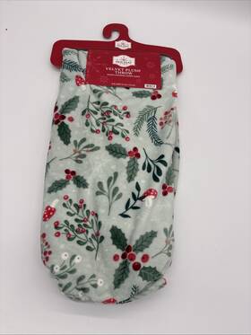 Holiday Time 197502033671 Super Soft Velvet Plush Throw 50 X 60 Inch Blanket Holly Mistletoe New
