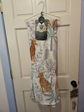 House Of Verdi 889459564062 Tigers Tropical Sage Grey Plush Throw Blanket 60 X 70