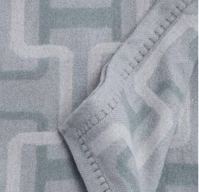 Hudson Park 733004050404 Collection Lambswool / Cashmere Interlocking Jacquard Throw 50 Inch X70