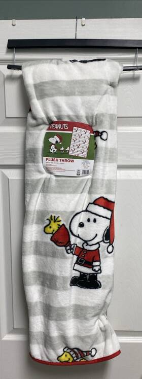 Jay Franco & Sons 032281185510 Peanuts Snoopy Woodstock Christmas Santa Hat Soft Plush Throw Blanket