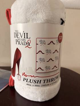 Jf425 Jay Franco & Sons The Devil Wears Prada Super Soft Throw Blanket 40x50 White