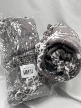 113042 Kata Premium -2 Couples Throw Blanket Gray With Snowflakes 100% Polyester New