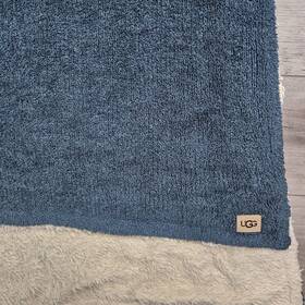 Koolaburra By Ugg 008889322657 Classic Sherpa Throw Blanket 50in X 70in 6x4 Teal White Soft